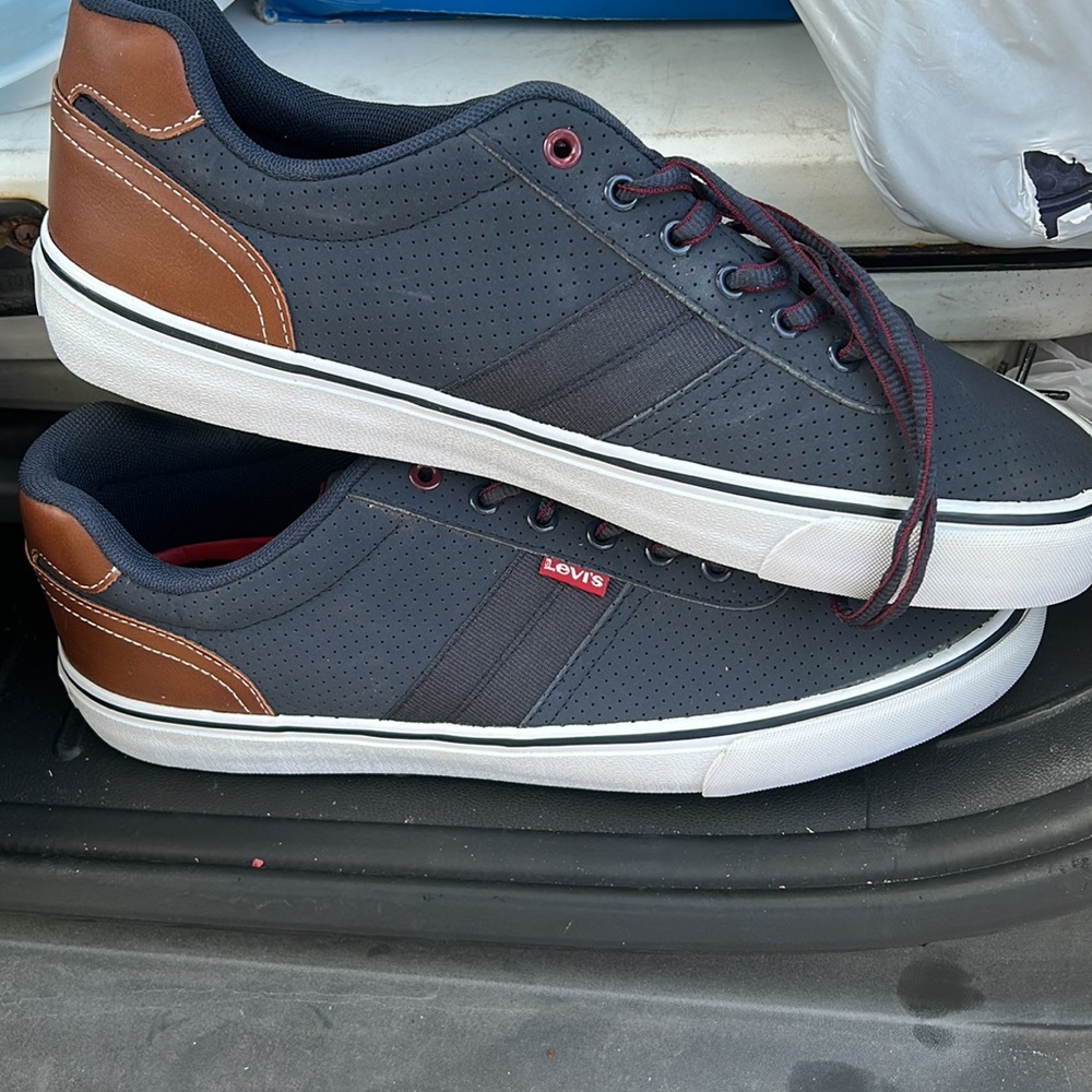 Levi’s - Picture 3 of 4